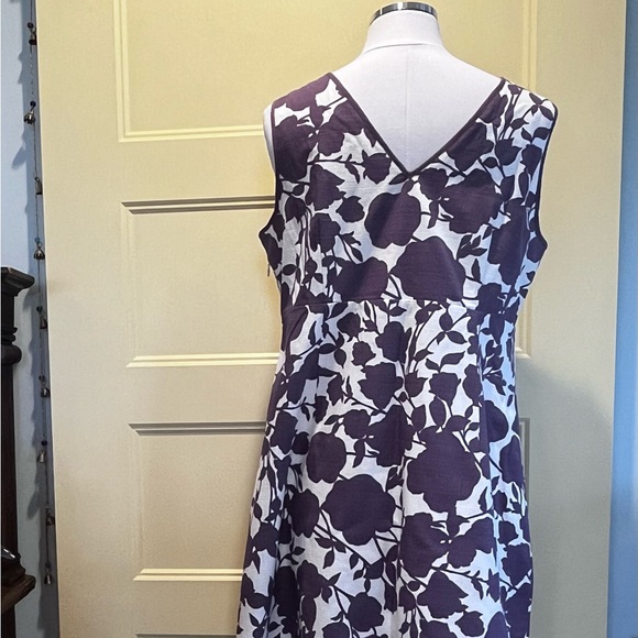 Boden Purple and White Floral Sleeveless Dress. Sixe 12R - Picture 10 of 10